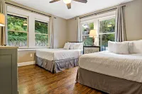 Stunning Lake Views and Cozy Retreat - Exquisite Lakefront Haven