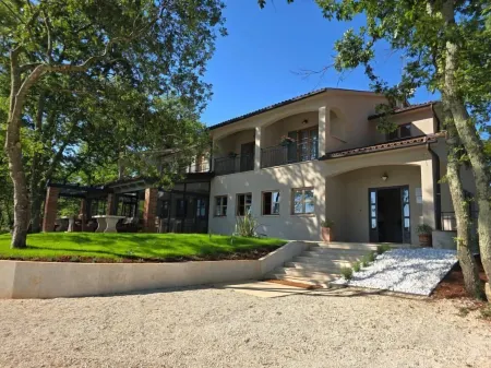 Boutique Hotel Paradiso Отели рядом с достопримечательностью «Porec Old Town»