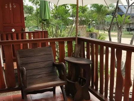 Leelawadee Resort Отели рядом с достопримечательностью «Wat Trapang Ngoen»