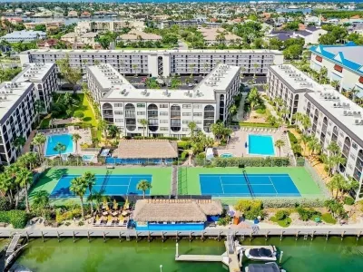 Summer Special Rate! Beautiful Waterviewmodern 2 Bed - Pool, Marina, Near Beach