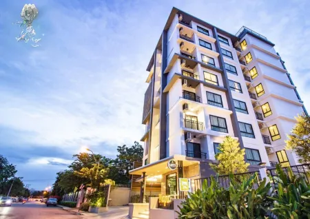 Napa Hotel Ratchaburi Отели рядом с достопримечательностью «Wat Chong Lom»