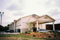 Travelodge by Wyndham Clinton Valley West Court Отели в г. Клинтон