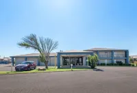 Quality Inn Hotels near Plainview