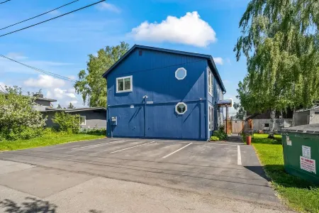 The Alpenglow Loft - 1 Bed/1Bath- Radiant Charmer