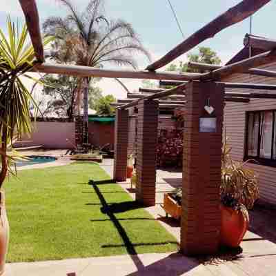 Mckala Guesthouse Hotel Exterior