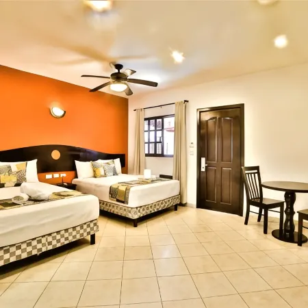 Hotel Colonial Playa del Carmen Отели рядом с достопримечательностью «Парк Основателей»