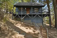 Mordern mountain cabin close to lakes and ski resorts with stunning views. Hotels in Running Springs