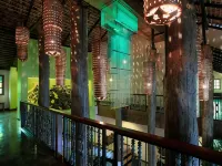 VC@Suanpaak Boutique Hotel & Service Apartment Hotels near Hai Ya