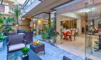 Leonidas Hotel & Apartments