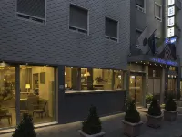 Hotel Gamma Hotels near Allianz Tower