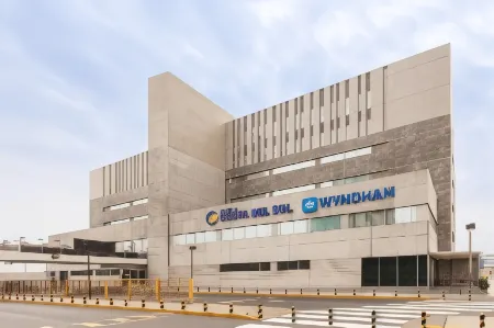 Wyndham Costa del Sol Lima Airport Отели рядом с Аэропорт Хорхе Чавес