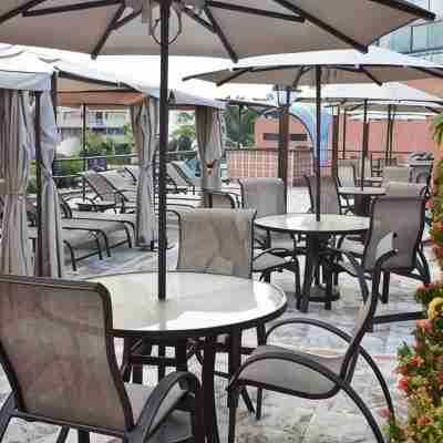 Hotel Embassy Suites by Hilton Valencia Others