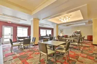 Holiday Inn Express & Suites Utica Hotels in Deerfield