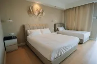 White Roses Cottage - parking