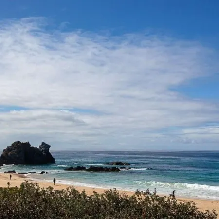 Beautiful beachside house and garden - 2 minutes from the beach!