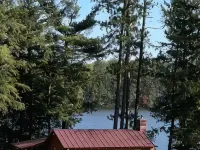 Charming 2-Bedroom Cottage Lake Property with Kayaks Firepit and Great Fishing! Hotels in Langlade County