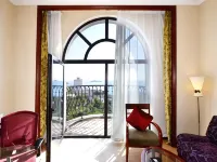 Dalian International Finance Conference Center Hotels near Yinshatan Bathing Spot
