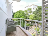 Laguna Hotel Hotels near District 7