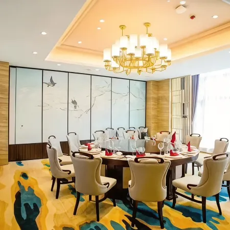 Venus International Hotel (Qiqihar Longhua Road Central Dashang New Mart)