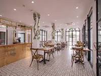 Lanna Oriental Hotel Hotels near Wat Lokmolee
