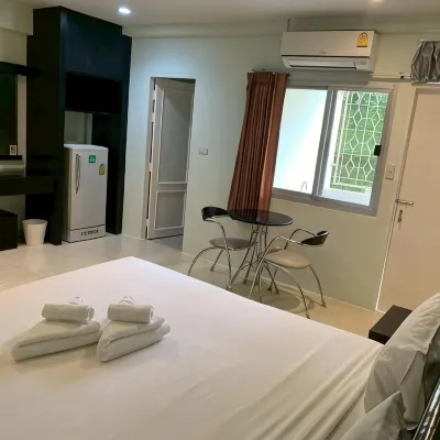 Orm Thong Hotel Отели рядом с достопримечательностью «Ват Кетхо Пхукет»