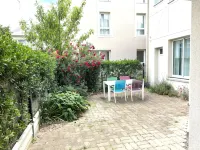 VILLA BEACH ENTRANCE - Full ground floor with free parking - Wifi