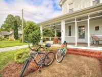East River Views - Renovated 1905 House- 3 Bedrooms, 3.5 Baths Hotels in Mathews County