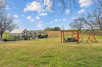 Charming Brazos River Front Cottage perfect for Stargazing, Tranquil and Private - Boutique
