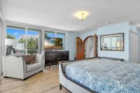 Charming 3 STORY house in wonderful Hollywood Beach Boardwalk