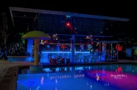 Moalboal Tropics - bar