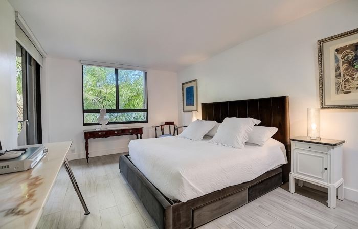 Key Biscayne Luxury Retreat - Fully Remoleded 3 Bedroom 2,000 SF Residence
