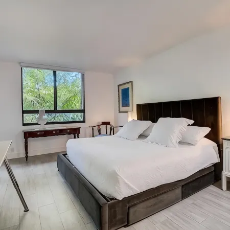 Key Biscayne Luxury Retreat - Fully Remoleded 3 Bedroom 2,000 SF Residence