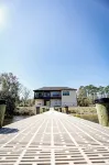 Charming waterfront 3-bedroom, 3 bath house with gourmet kitchen in Milton, FL - Homestays