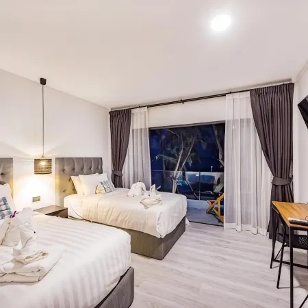 Thai Kamala Beach Front Отели рядом с достопримечательностью «Памятник Цунами»