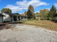 Charming pet friendly 3-bedroom 2 Bath house with WiFi, AC in fabulous Energy.