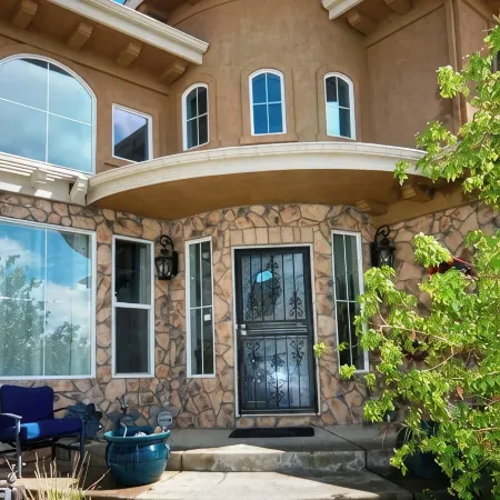 Cozying &Stylish Charming home 3,900sq AC, WiFi upscale Aurora 15 minutes of DIA