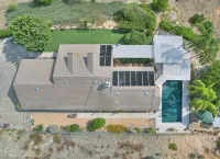 Hilltop Private Estate W/ Views, Pool, Hot Tub, Mini Golf & More!!