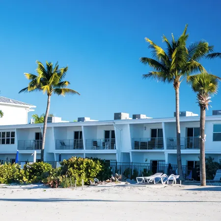 Charming 1-bedroom, beachfront condo in marvelous Longboat Key