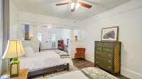 1 Block to Trolley, Short Walk to Historic Cemeteries, Clean, Coffee Bar Hotels near Foilage Park