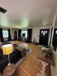 The Garden House - Renovated 2BR - Walk to LLWS - 3-Star