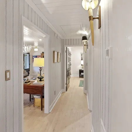 Le Hibou Blanc (B) - Fairhope: Laid-back Sophistication