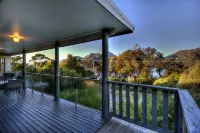 Cove Beach Apartment 2 - Apartments