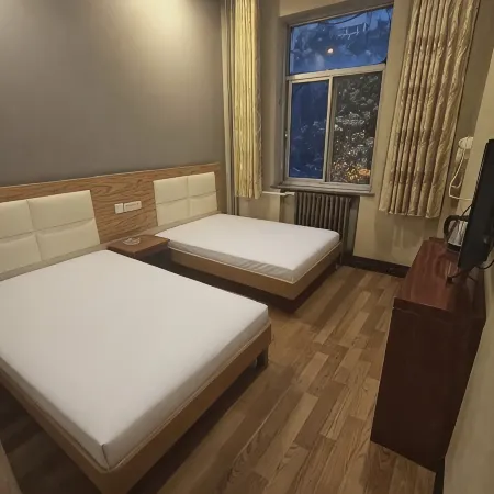 Fuhongyuan Guesthouse (Bell Tower) Отели в г. Лунси