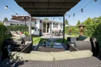 Stylish & Tranquil Garden Retreat ~ Lounges ~ Pkg!