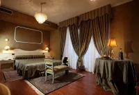 Hotel Palace - Parvekkeita