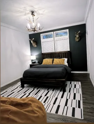 The Last Stand Farmhouse! Beautiful kitchen, TV room, AC, WiFi in Okeechobee