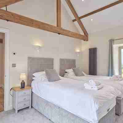 Luxury 3-Bed Cotswolds Barn for Families & Friends Rooms