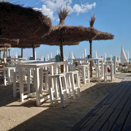 Quiet, small garden, 5-minute bike ride to beaches, historic center, Hérault river