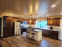Just Like Home, brand new 2 bedroom rancher with full kitchen. - Homestays