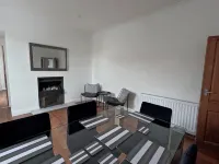 Troon town centre apartment. Great for golf, beach, coastal walks and much more. Hotels in Troon